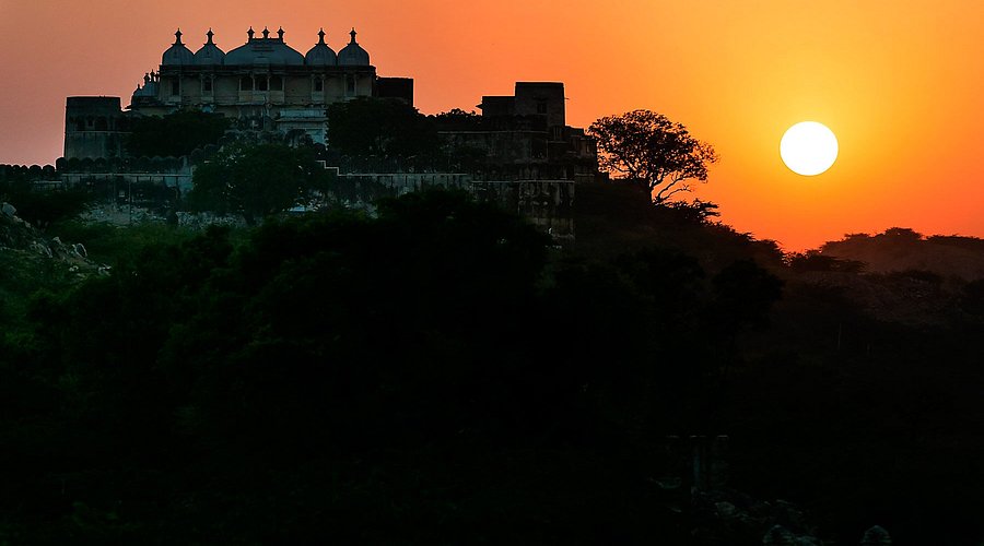 Sardargarh fort at sunset